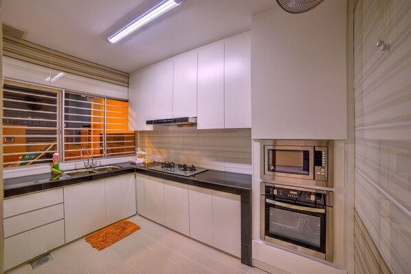 하우스, 침실 4개 (Double Storey) | 전용 주방 | 냉장고, 전자레인지, 오븐, 쿡탑