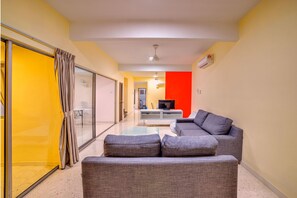 하우스, 침실 4개 (Double Storey) | 거실 | 디지털 채널 시청이 가능한 32인치 평면 TV, LED TV