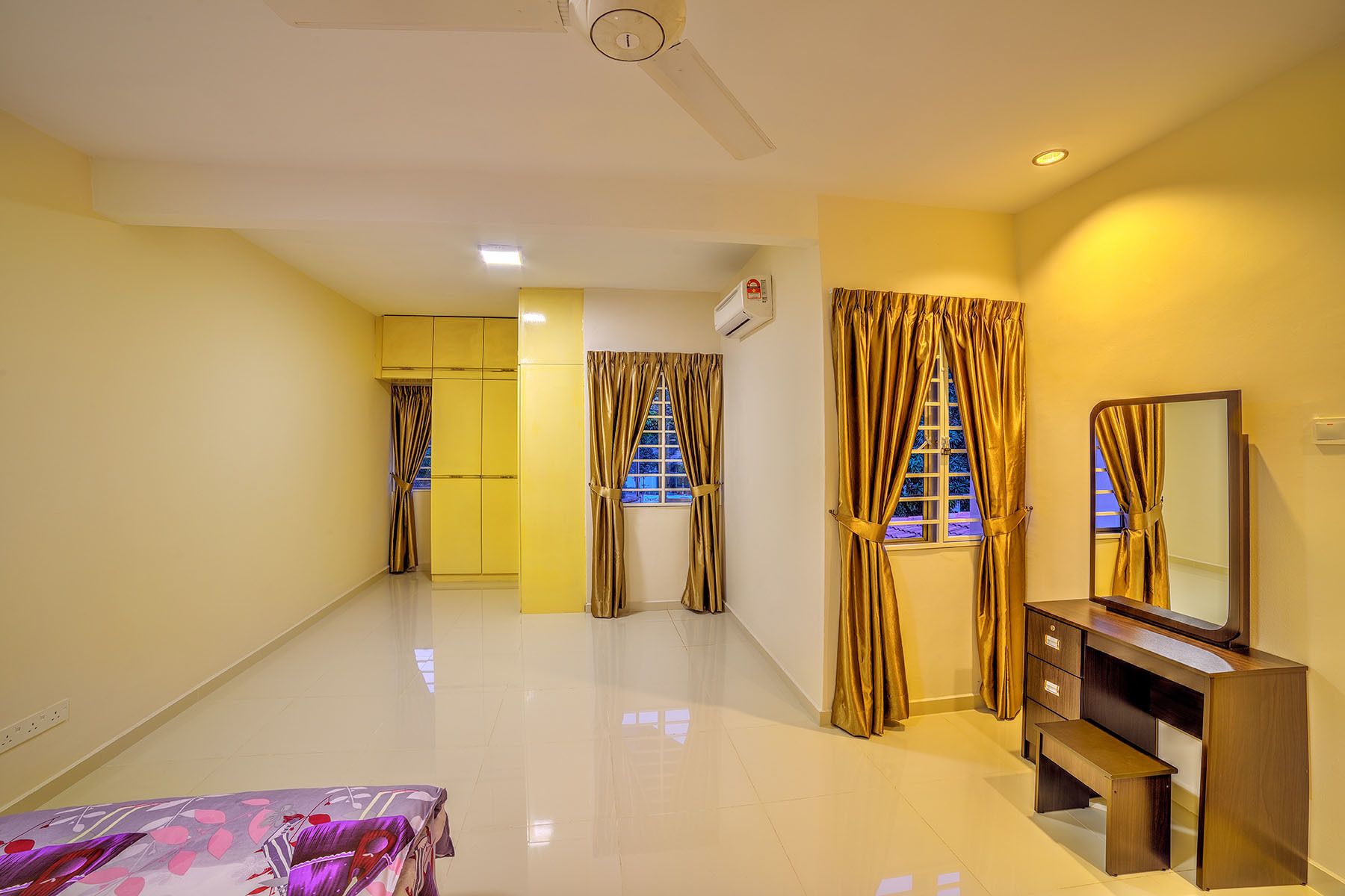 4 bedrooms, in-room safe, desk, iron/ironing board