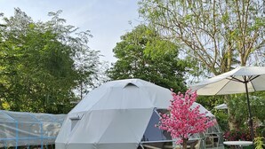 Tenda Romantis
