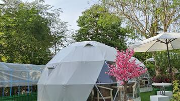 Romantic Tent | In-room safe, desk, free WiFi, bed sheets