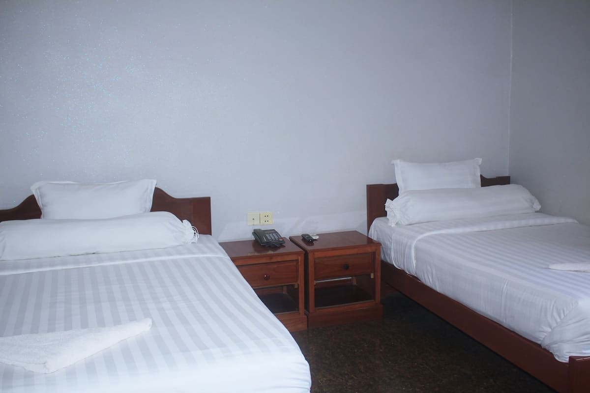 Minibar, escritorio y wifi gratis 