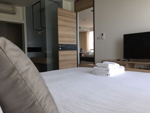 Comfort Apartment with Pool View | Zimmersafe, Bügeleisen/Bügelbrett, kostenloses WLAN