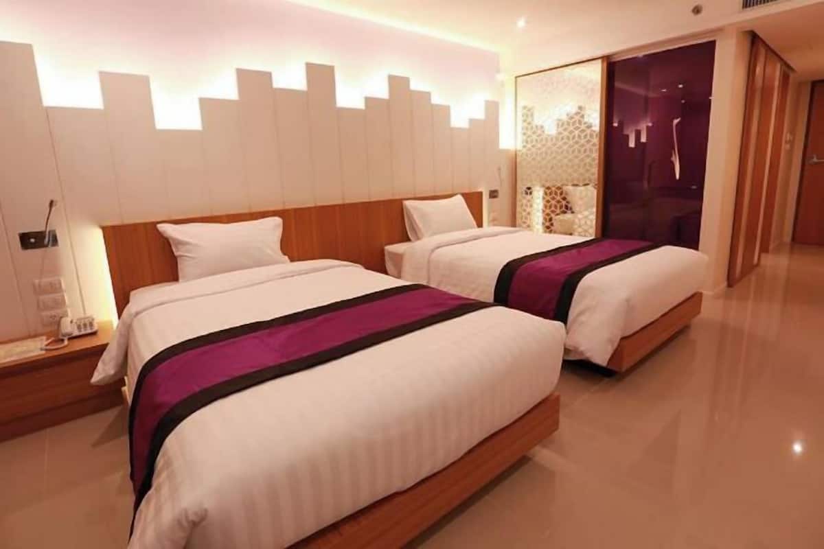 Minibar, in-room safe, rollaway beds, free WiFi
