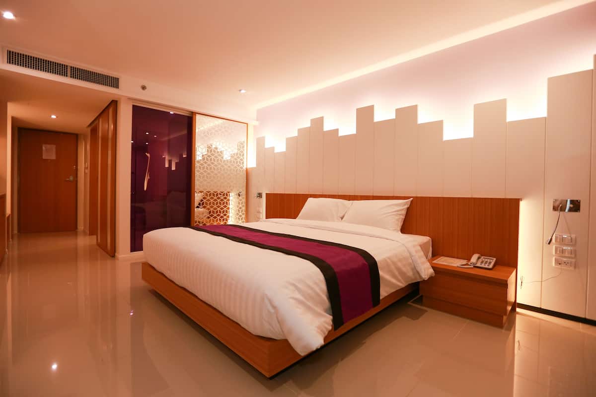 Deluxe Double Room | Minibar, in-room safe, rollaway beds, free WiFi