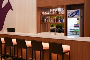 Bar (trong khuôn viên)