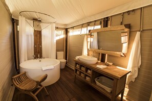 Luxury Tent, 1 King Bed, Non Smoking, River View - Turon Gates - Mountain Retreat  (Palmers Oaky)