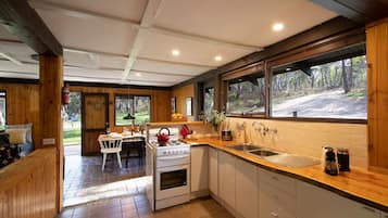 Traditional Cabin, 1 Bedroom, Non Smoking, River View | Private kitchen