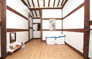 Free WiFi, bed sheets - Dowon Guesthouse (Jeonju)