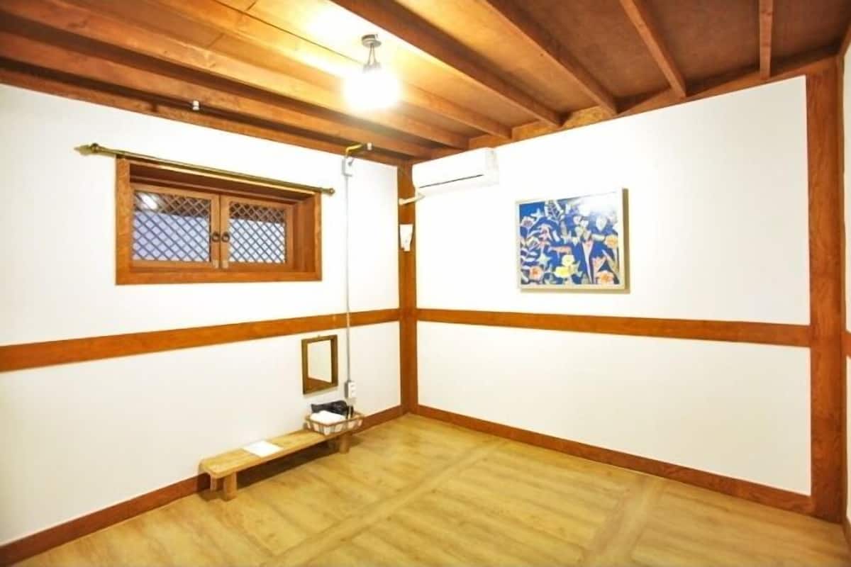 Habitación (Cheonggaeguri) | Wifi gratis y ropa de cama