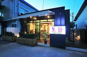Front of property - Dowon Guesthouse (Jeonju)