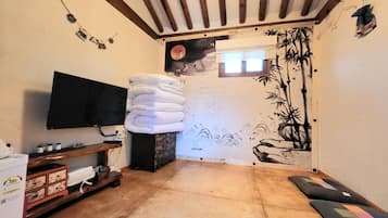Habitación Deluxe | Ropa de cama de alta calidad, insonorización y wifi gratis