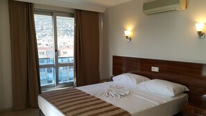 Desk, soundproofing, free WiFi - Midi Suites & Hotels (Alanya)
