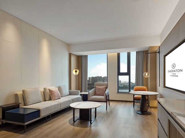 Suite Exécutive, 1 très grand lit, vue lac | Salle de séjour