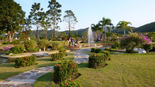 Tanaosri & Creekside Resort