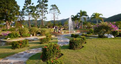 Tanaosri & Creekside Resort