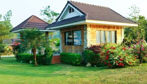 Terrace/patio - Tanaosri & Creekside Resort (Suan Phueng)