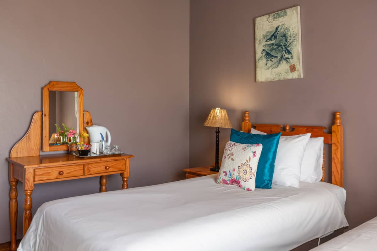 Room 2 | Bàn, bàn ủi/dụng cụ ủi quần áo, truy cập Internet không dây miễn phí 