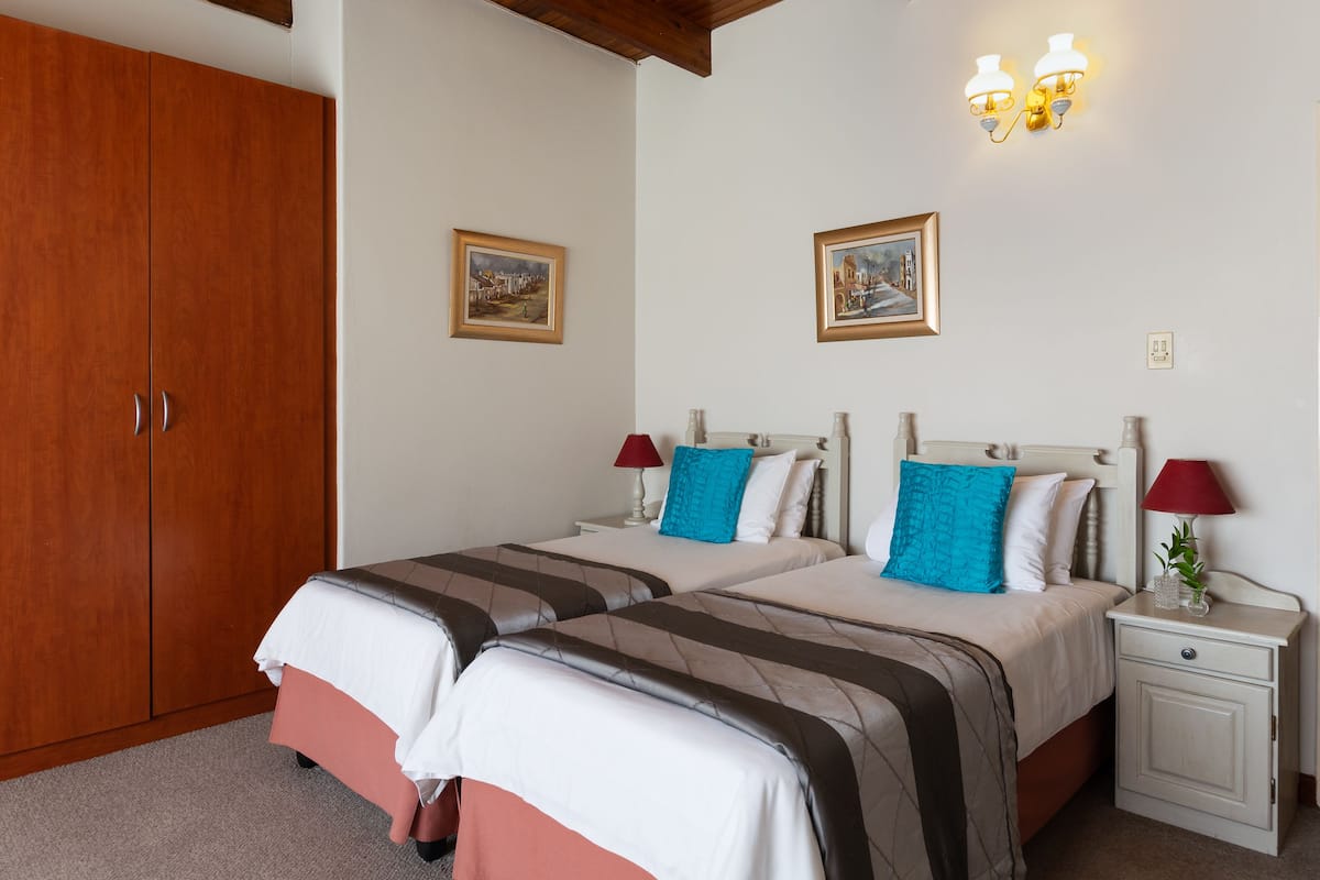Room 1 | Bàn, bàn ủi/dụng cụ ủi quần áo, truy cập Internet không dây miễn phí