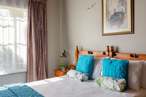 Room 3 | Desk, iron/ironing board, free WiFi - Aberfeldy Bed and Breakfast (Midrand)