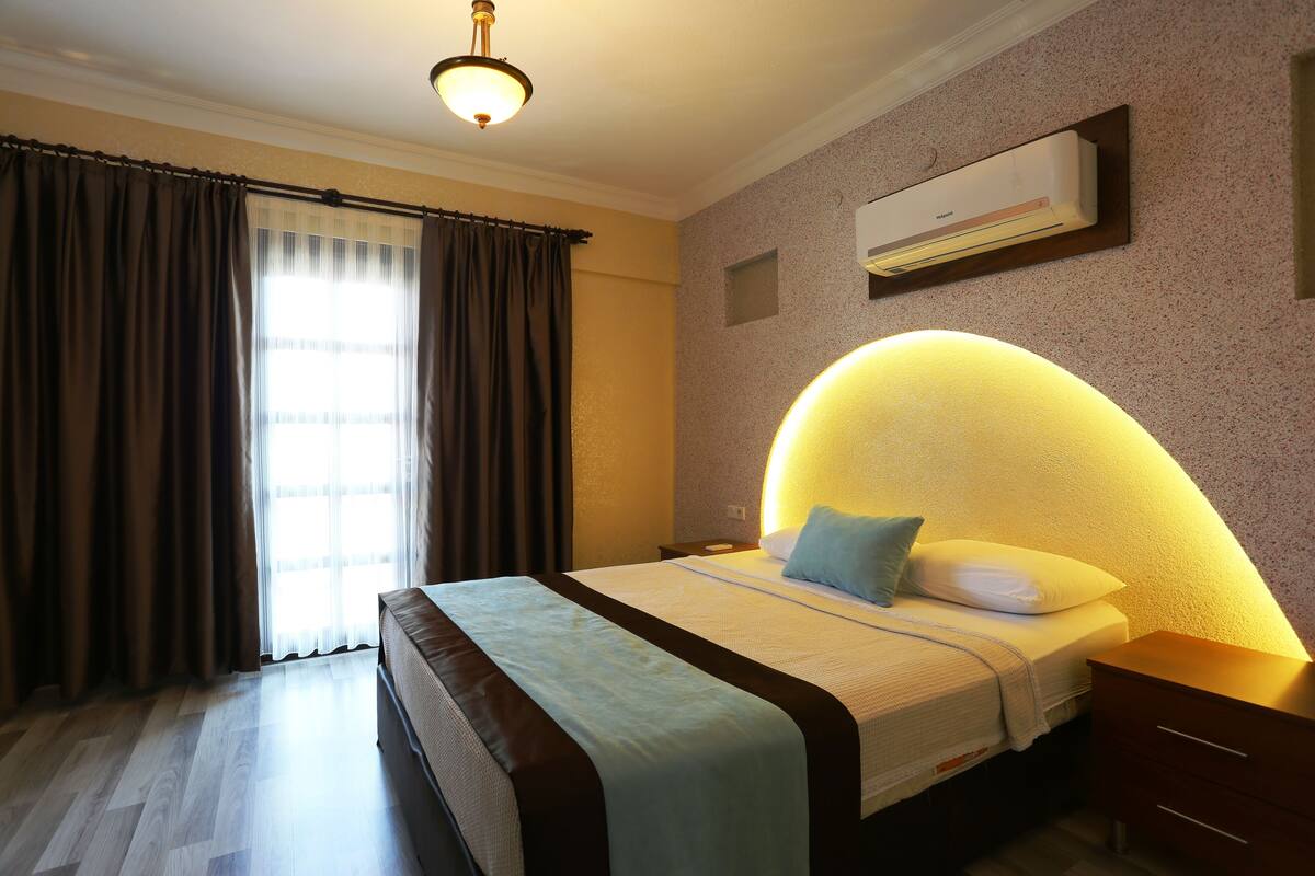 Duplex, 2 Bedrooms, Non Smoking | 1 bedroom, individually decorated, individually furnished, desk