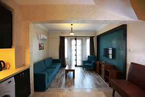 Maisonette, Nichtraucher | Wohnbereich | 31-Zoll-LCD-Fernseher mit Satellitenempfang, Fernseher