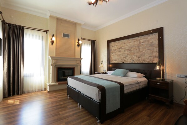 Deluxe-Doppelzimmer, Nichtraucher, Gartenblick | Individuell dekoriert, individuell eingerichtet, Schreibtisch