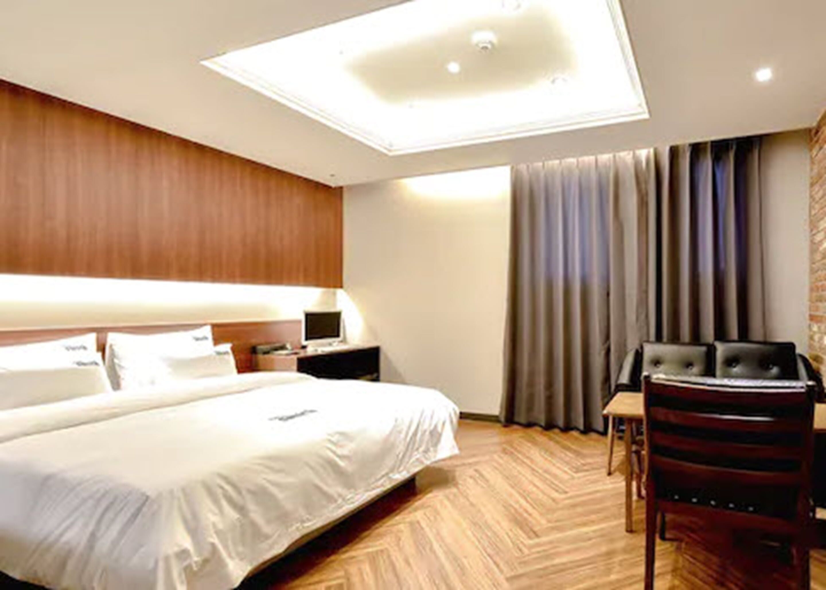 vip | blackout curtains, free wifi