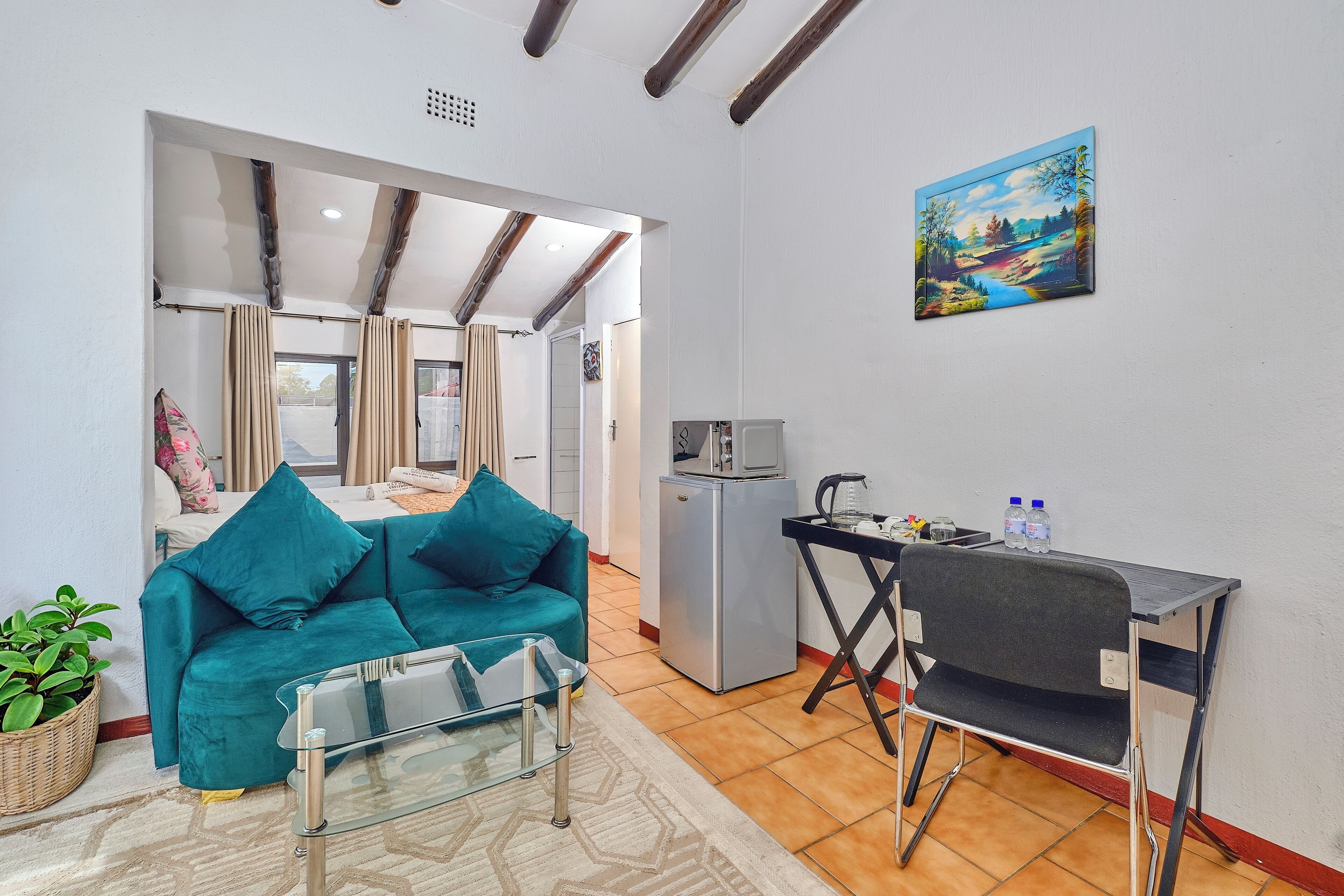 Deluxe Room (Unity Room) | Bathroom | Free toiletries, hair dryer, towels