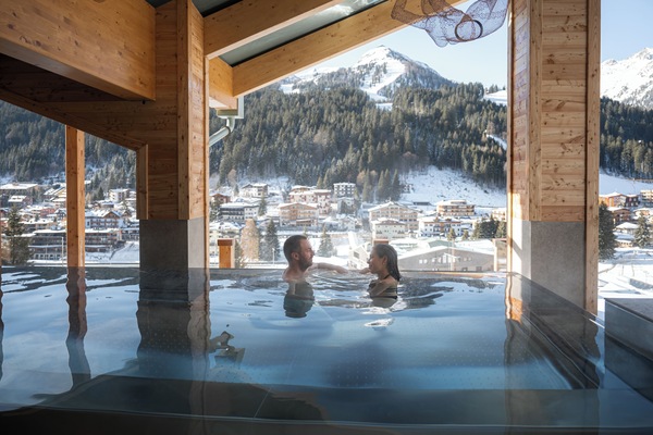 Indoor pool, sun loungers