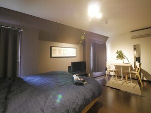Double Room | Individually decorated, individually furnished, desk, iron/ironing board