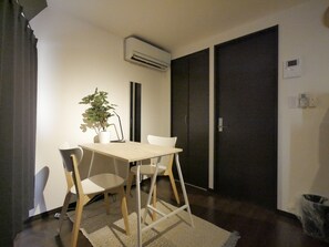 双人房 | 特色装修、特色家居、办公桌、熨斗/熨衣板