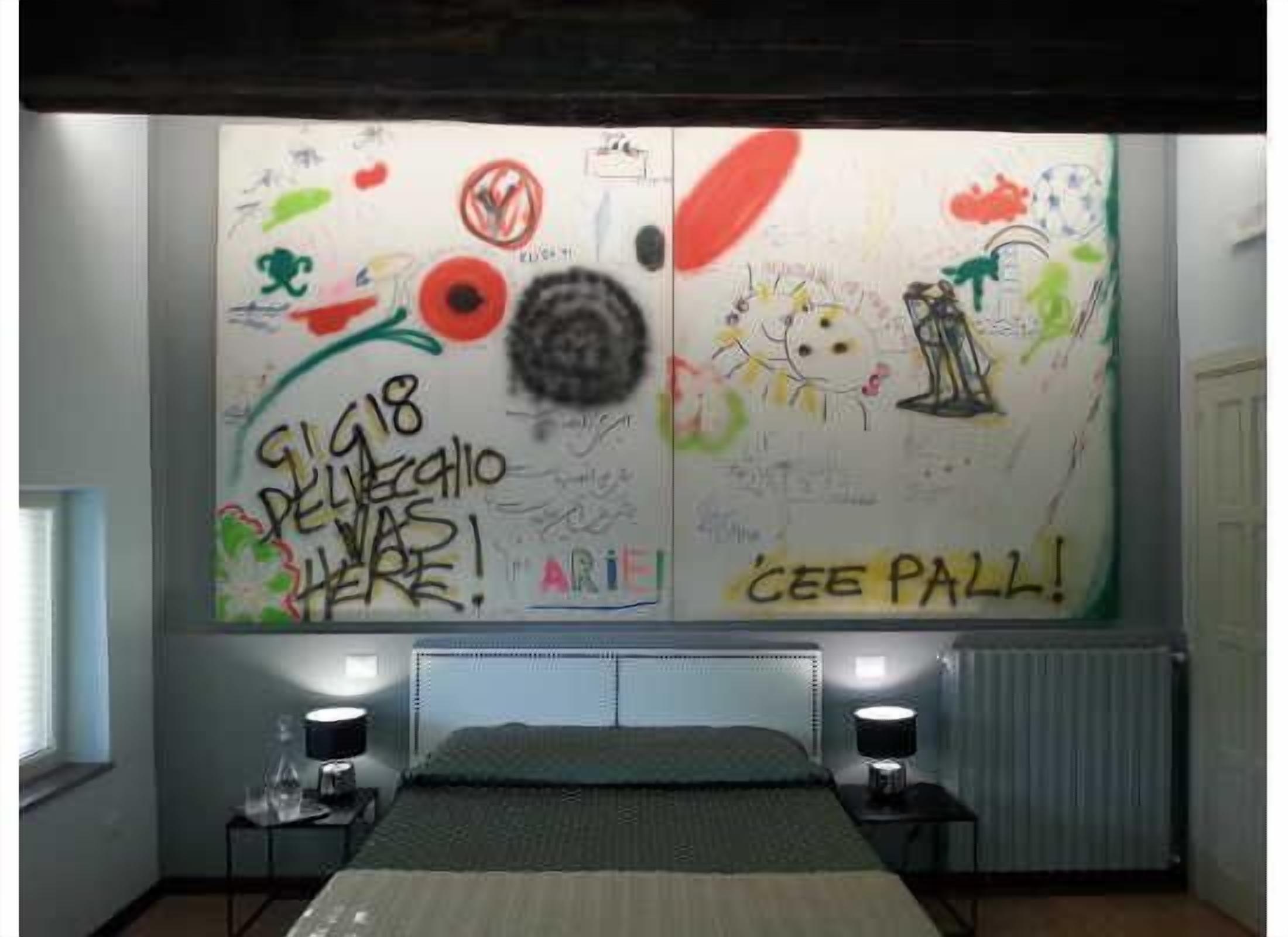 双人房 | 高档床上用品、迷你吧、办公桌、隔音