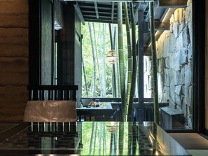 Superior kamer | 1 slaapkamer, luxe beddengoed, een gratis minibar, een kluis op de kamer