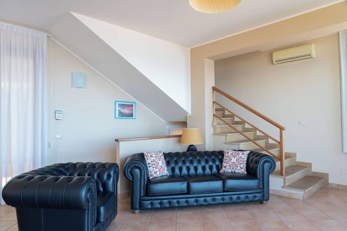 Villa traditionnelle, 2 chambres, piscine privée, vue sur l’océan | Aire de séjour | Téléviseur à écran plat