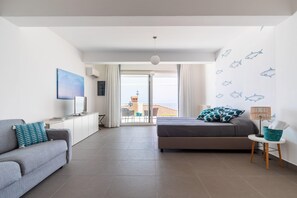 Perhehuvila, 3 makuuhuonetta, yksityinen uima-allas, valtamerinäköala | Oleskelualue | Taulutelevisio