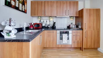 Apartment, 2 Bedrooms | Private kitchen | Fridge, microwave, oven, stovetop