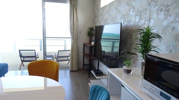 Condo Confort | Área de sala de estar | Televisión de pantalla plana