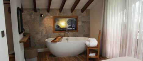 Cati Deluxe Kuvetli Oda | Literie de qualité, minibar, bureau