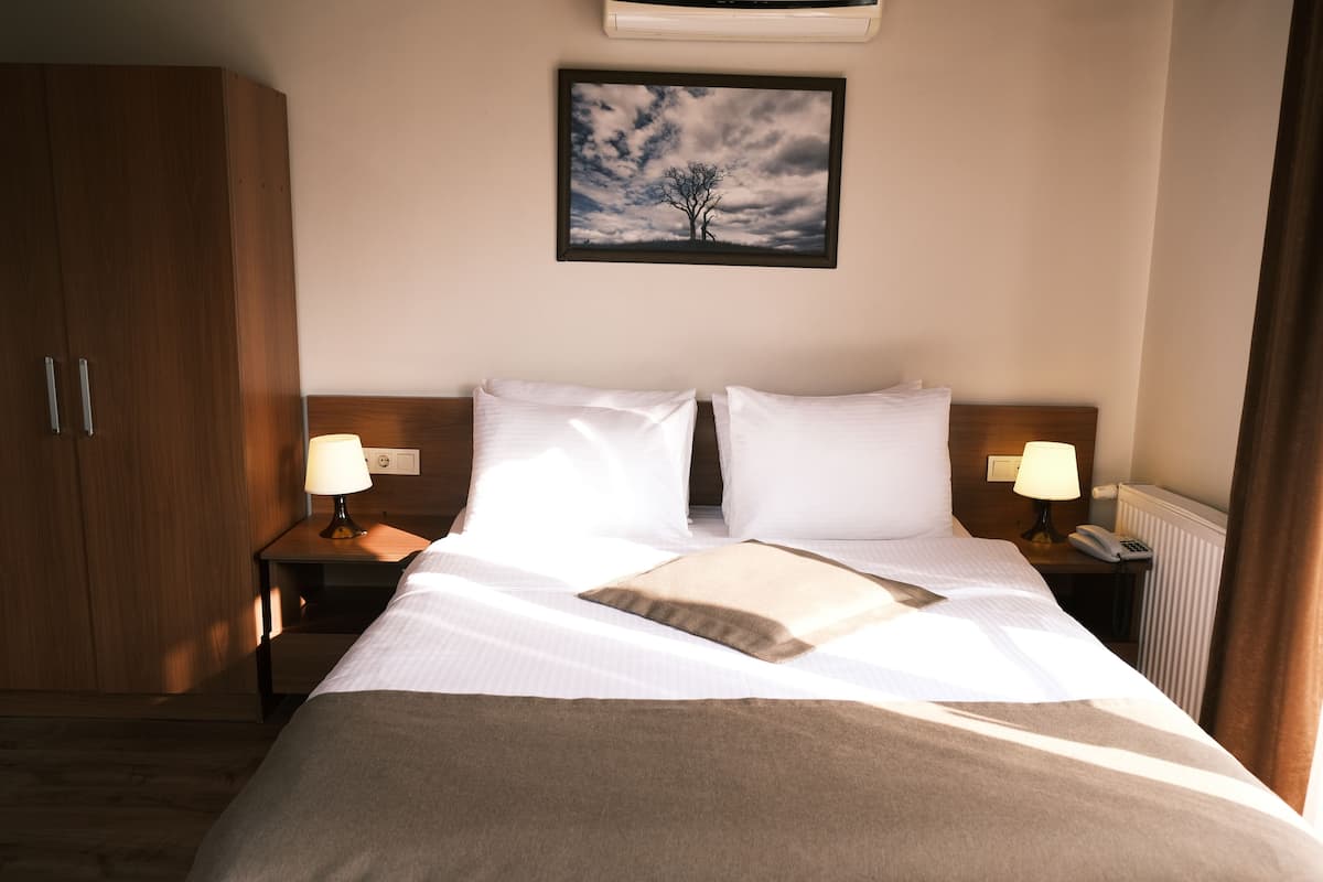 1 bedroom, premium bedding, minibar, desk