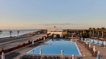 2 piscines extérieures