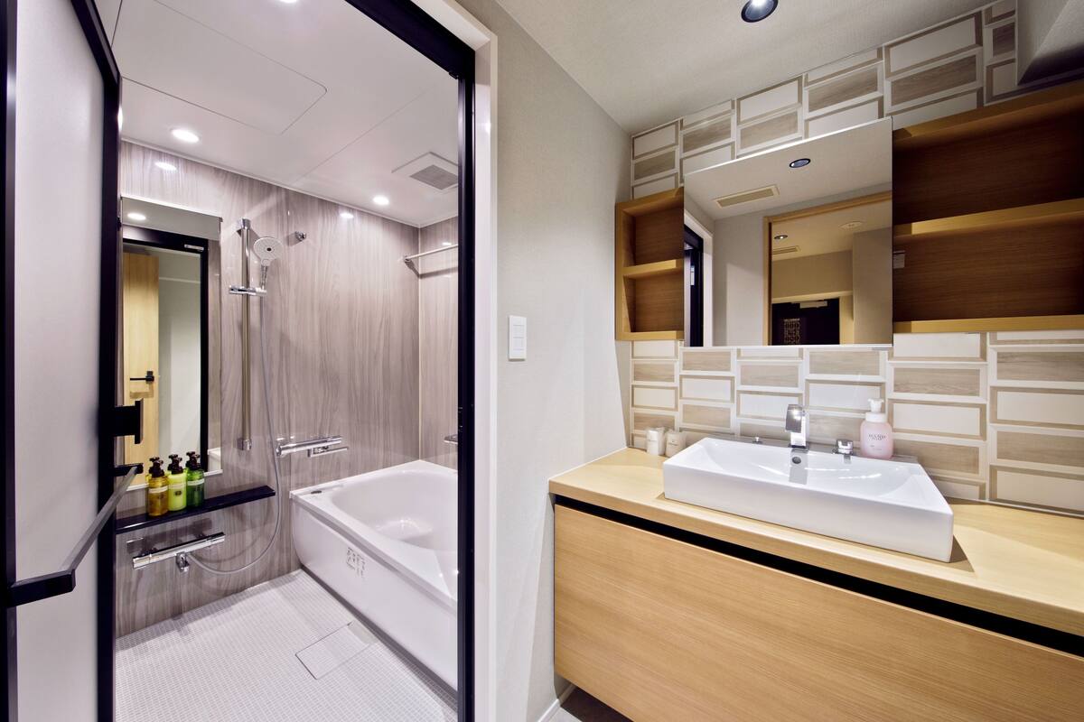 deluxe twin room | bathroom | hair dryer, slippers, electronic bidet, towels