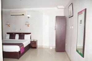 Standard Double Room | In-room safe, desk, free WiFi