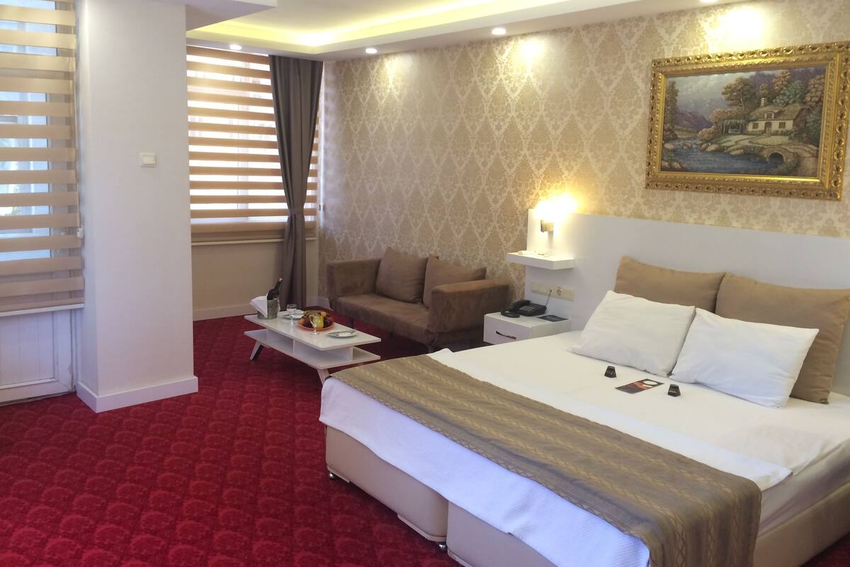 Deluxe Double Room, Balcony | In-room safe, desk, iron/ironing board, rollaway beds