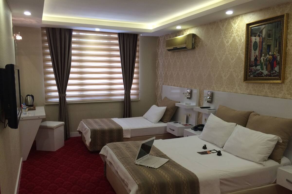 Deluxe Triple Room | In-room safe, desk, iron/ironing board, rollaway beds