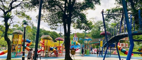 Tempat bermain anak - outdoor