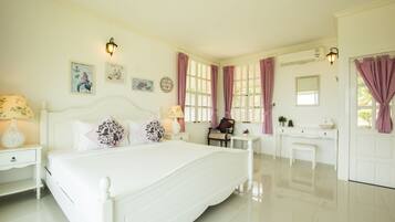 Minibar, escritorio, camas plegables/adicionales y wifi gratis