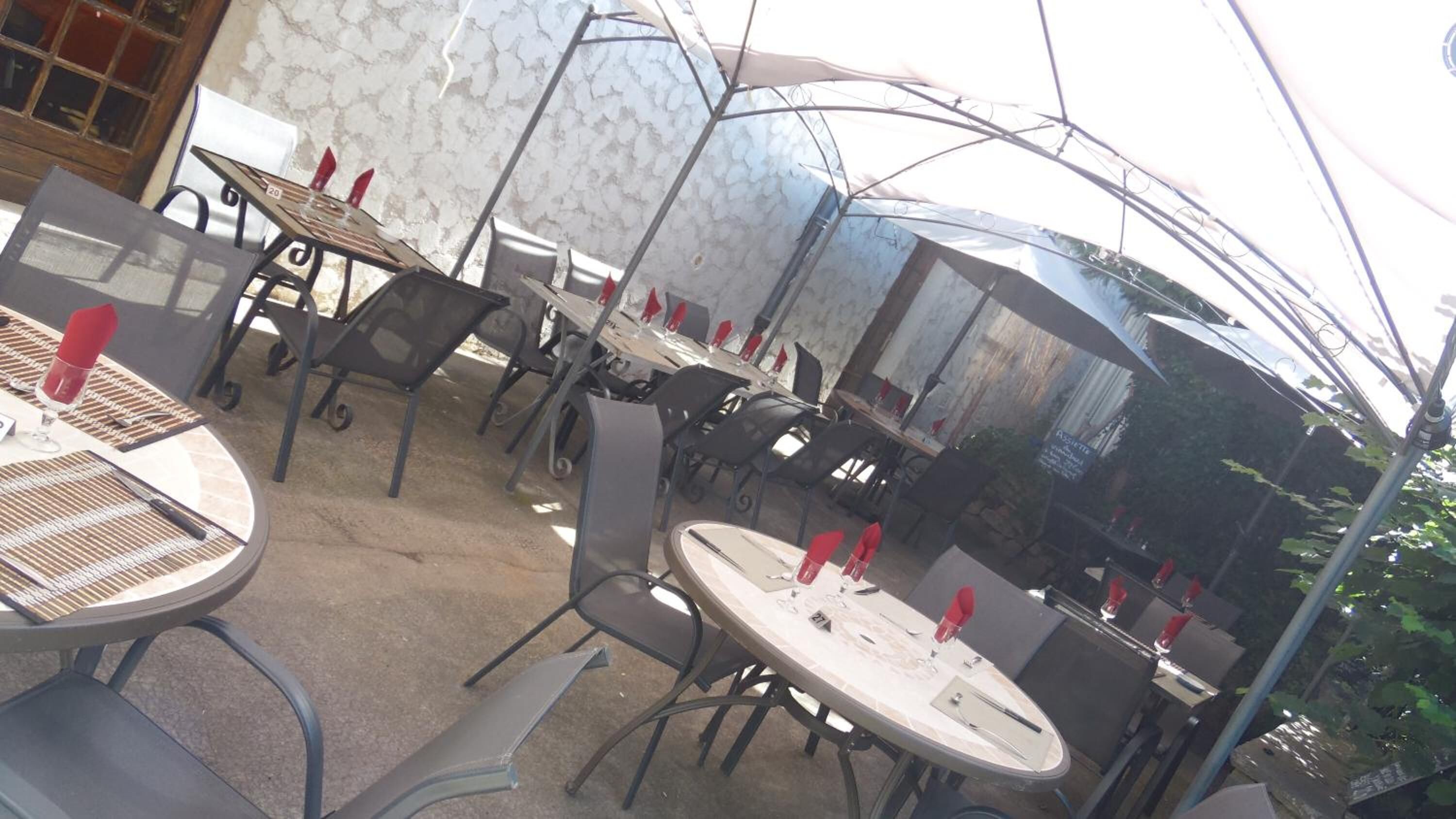 breakfast, lunch, dinner served; al fresco dining