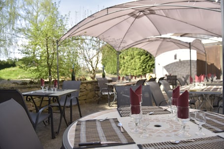 Terrace/patio. Hotel Restaurant La Vieille Ferme