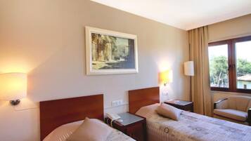 Habitación triple estándar, 1 habitación | 1 dormitorio, caja fuerte, sistema de insonorización y wifi gratis